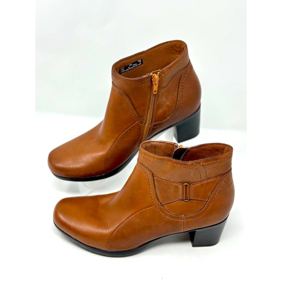 Clarks Shoes - CLARKS Women’s Size 10 N Classic Brown Leather Zipper Mid-Height Ankle Boots